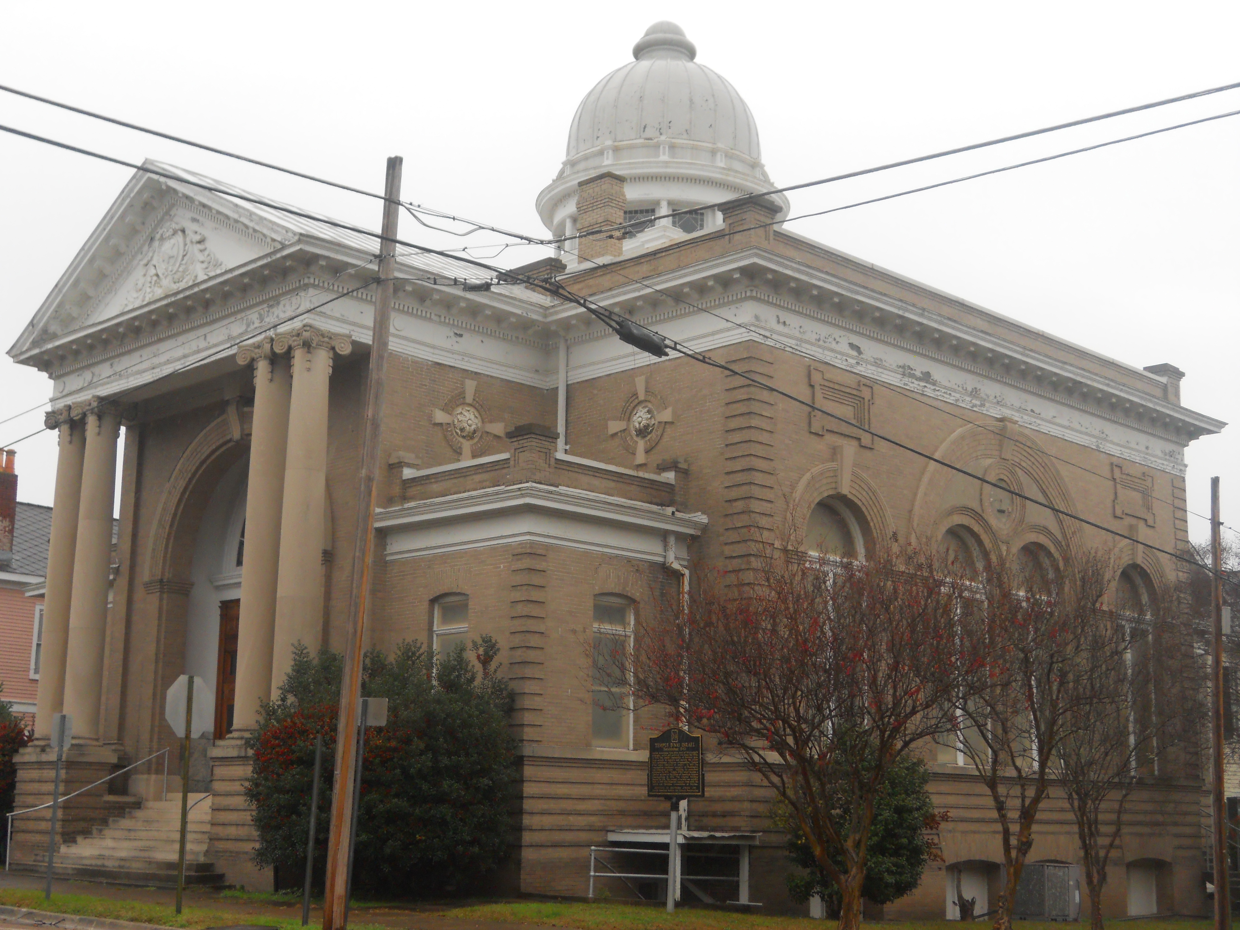 Southern Synagoges: Temple B'Nai Israel Natchez, Mississippi. Brown brick building with white cupula.